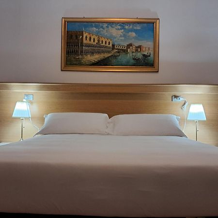 Hotel Tito 2 Mestre Buitenkant foto