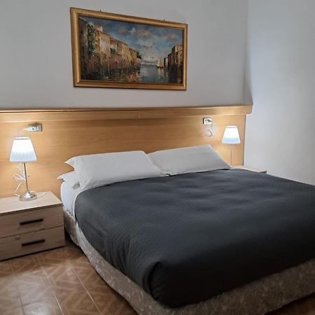 Hotel Tito 2 Mestre Buitenkant foto
