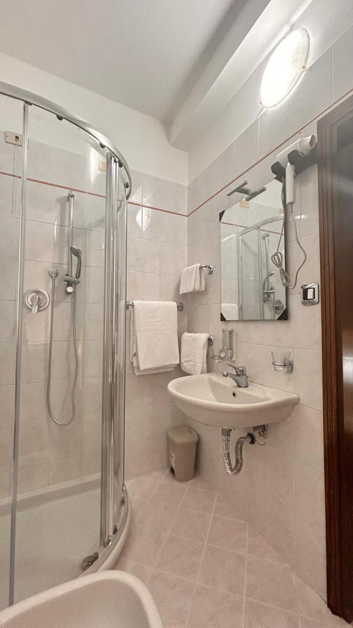 Hotel Tito 2 Mestre Buitenkant foto