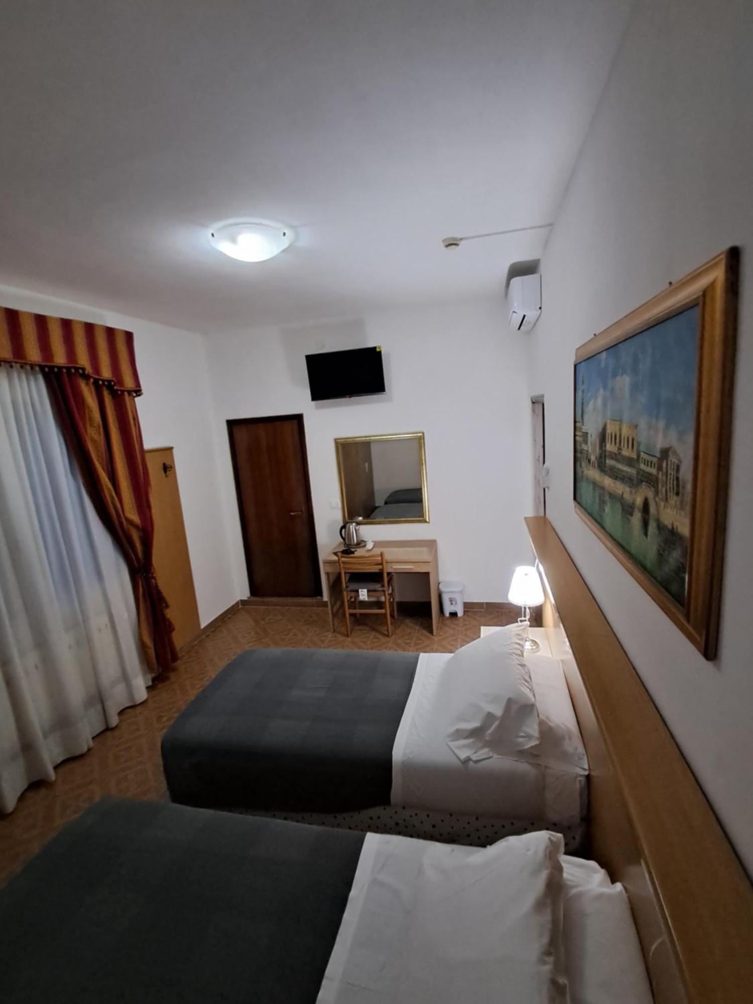 Hotel Tito 2 Mestre Buitenkant foto