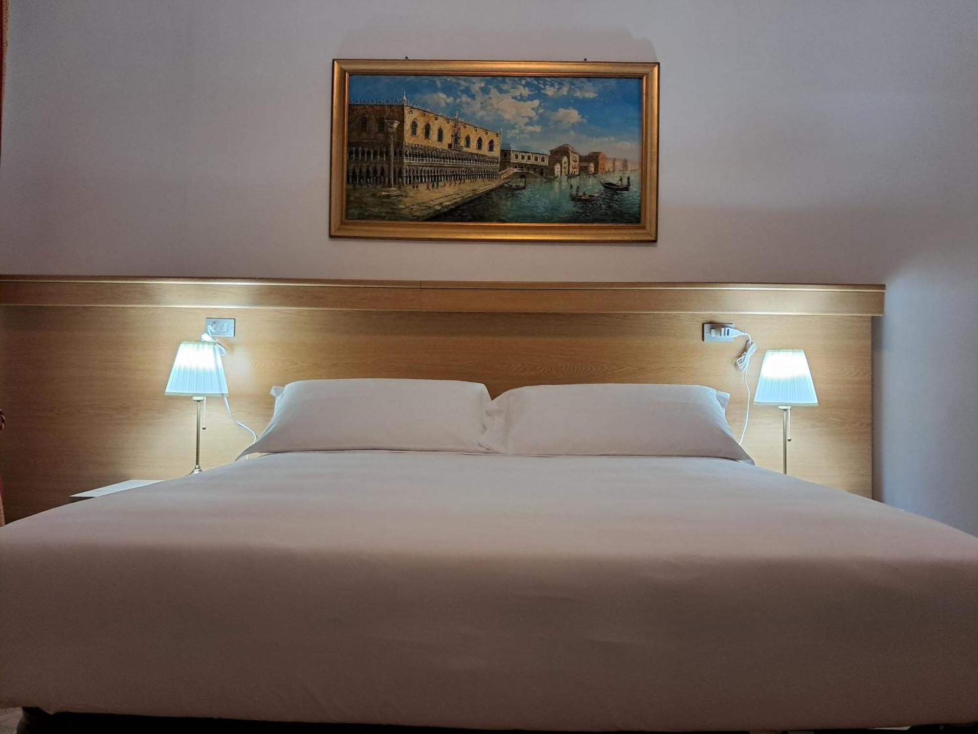 Hotel Tito 2 Mestre Buitenkant foto