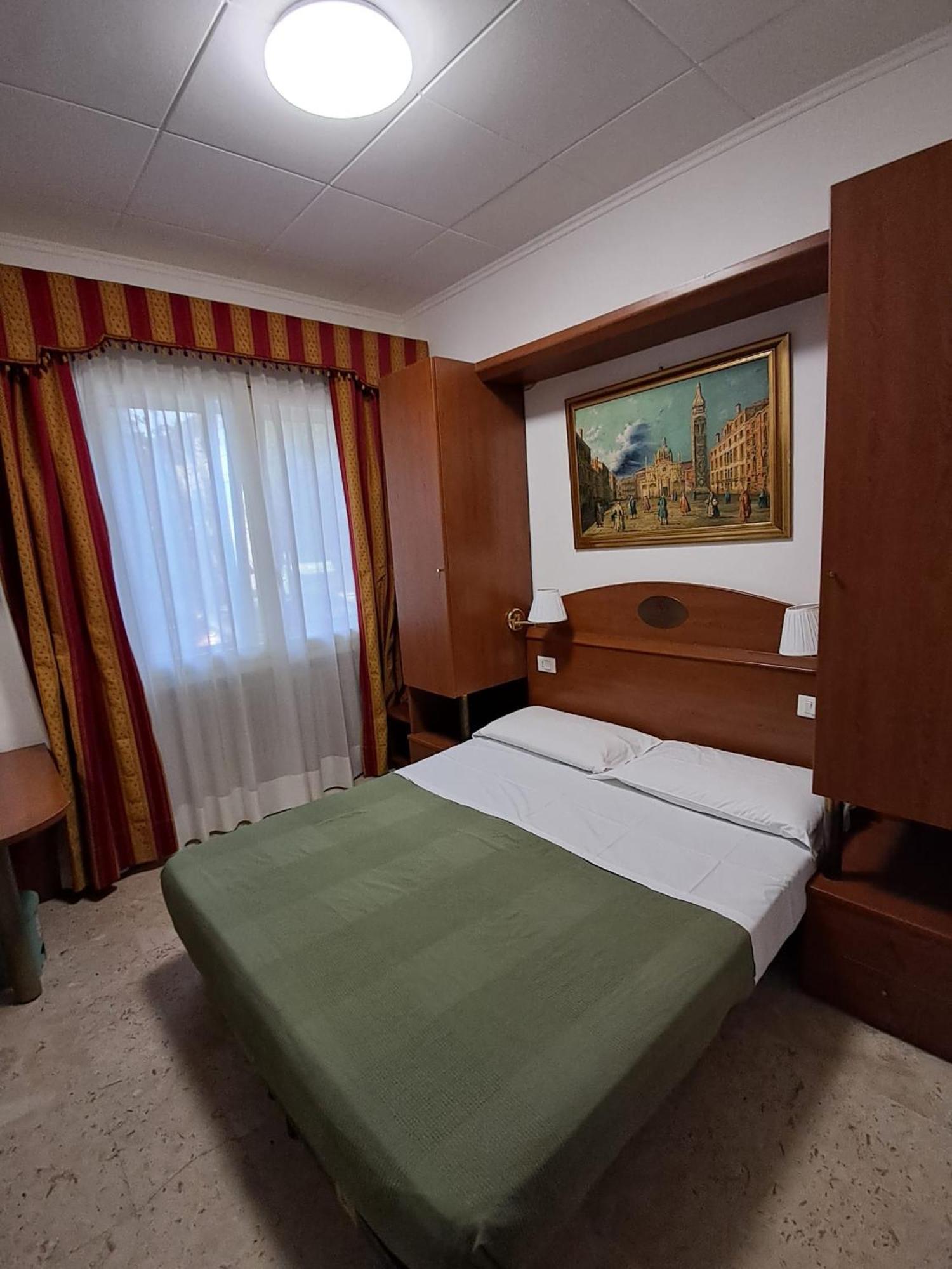 Hotel Tito 2 Mestre Buitenkant foto