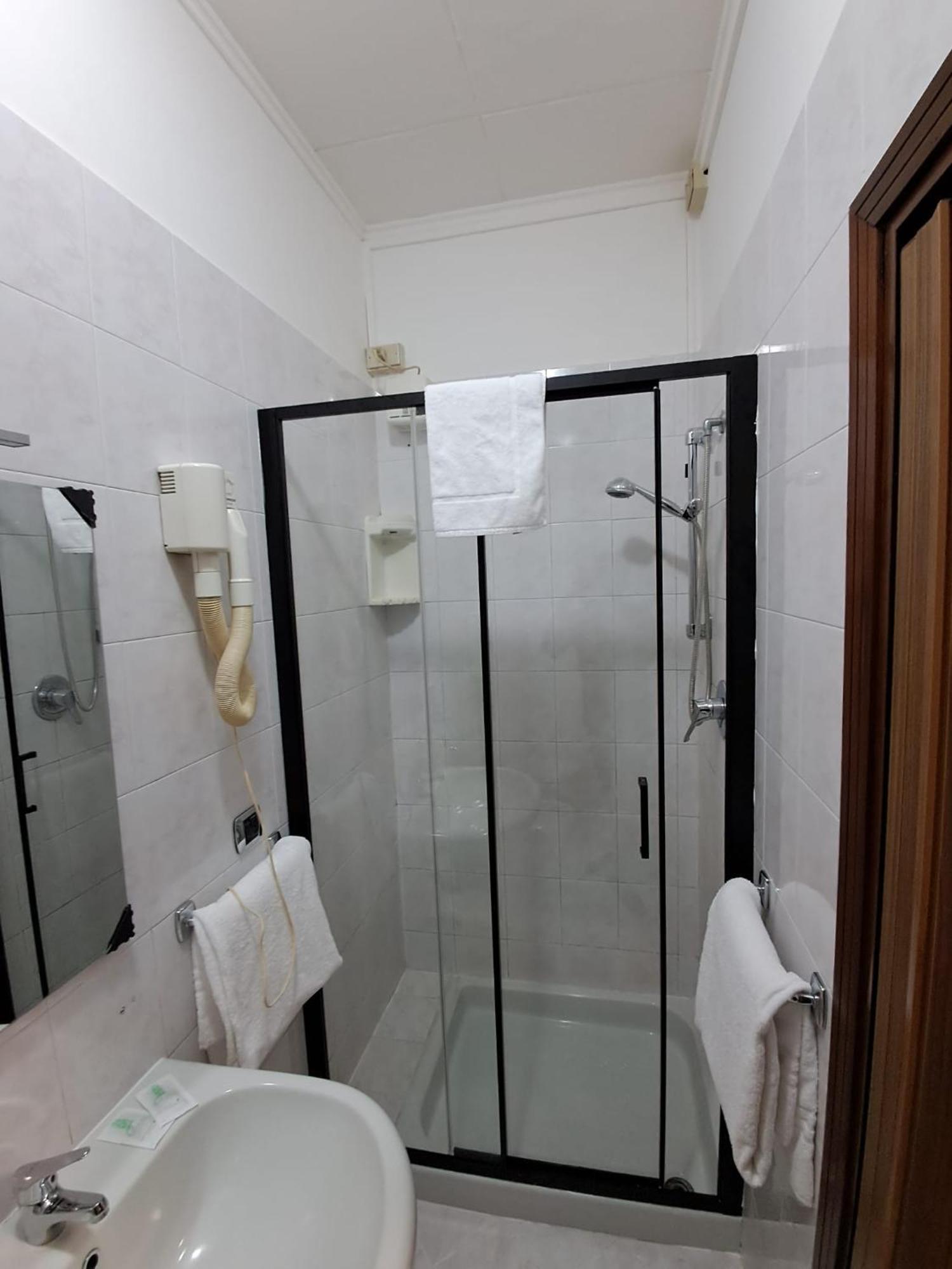 Hotel Tito 2 Mestre Buitenkant foto