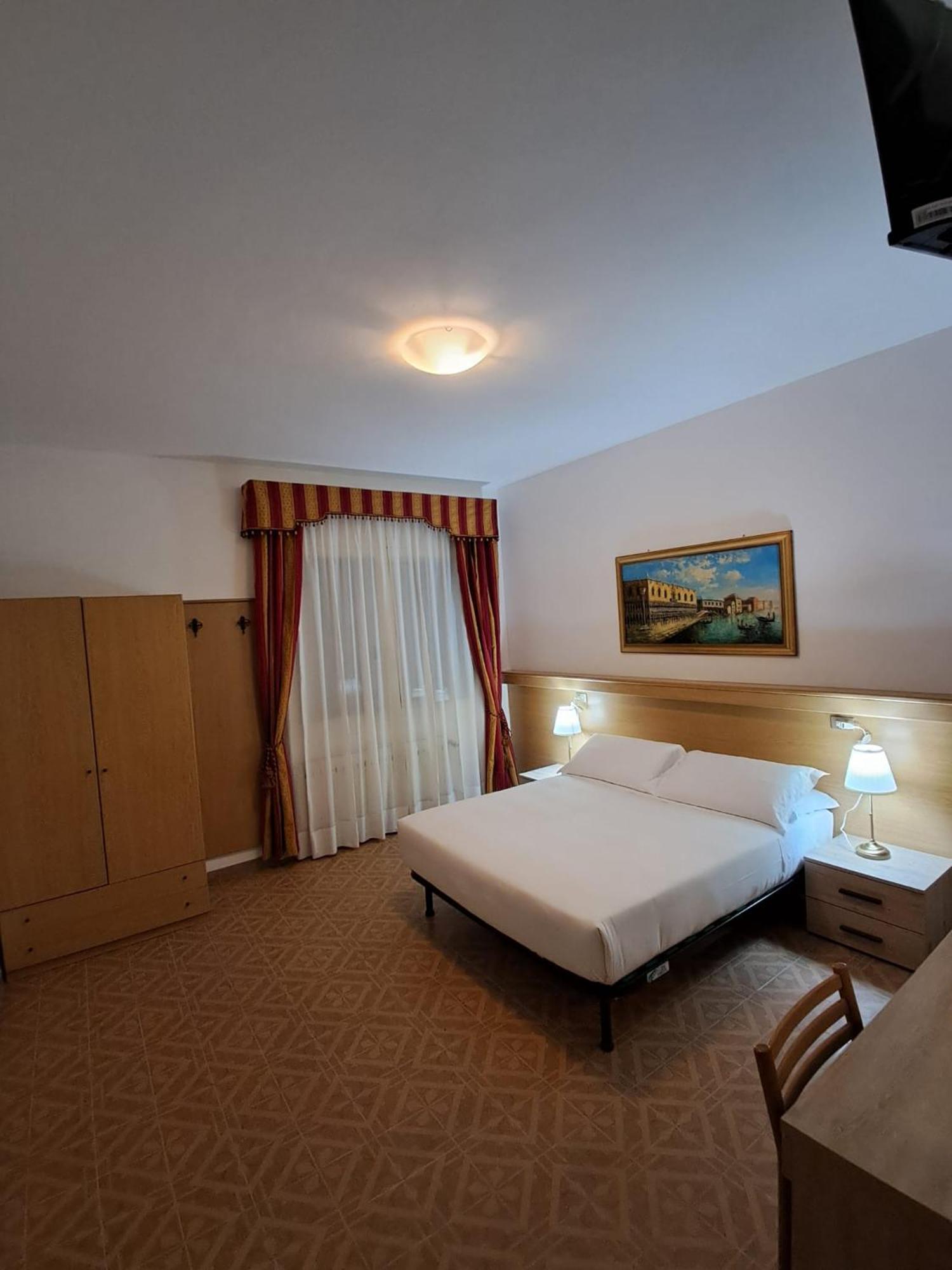 Hotel Tito 2 Mestre Buitenkant foto